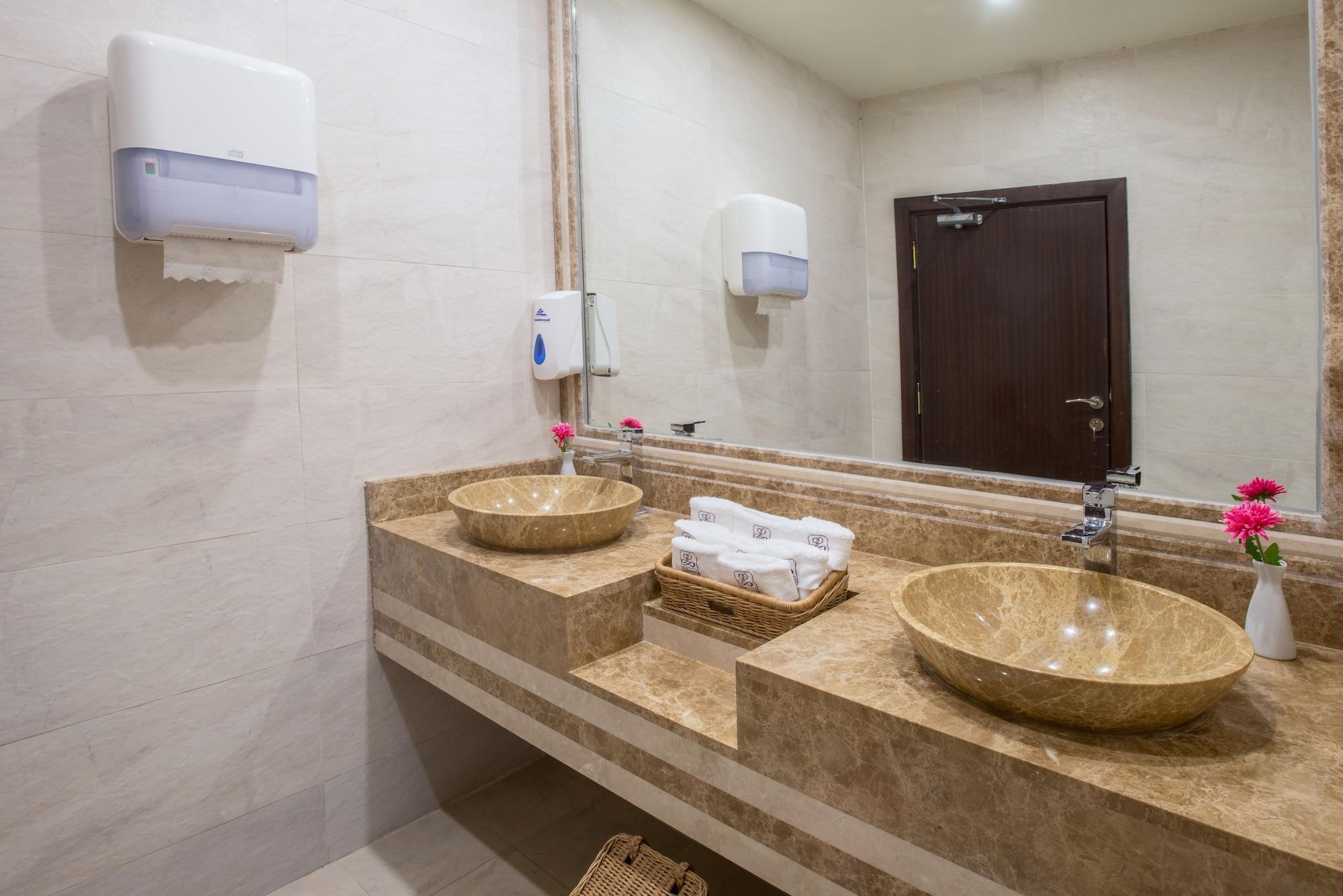 Lavona Hotel 담맘 외부 사진